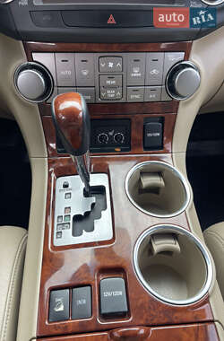 Позашляховик / Кросовер Toyota Highlander 2013 в 
