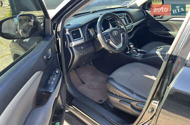 Внедорожник / Кроссовер Toyota Highlander 2015 в 