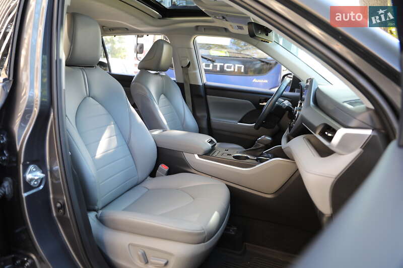 Внедорожник / Кроссовер Toyota Highlander 2021 в Харькове