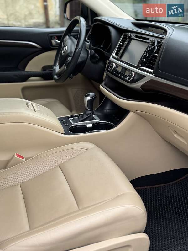 Внедорожник / Кроссовер Toyota Highlander 2015 в Львове фото 5 Внедорожник / Кроссовер Toyota Highlander 2015 в Львове