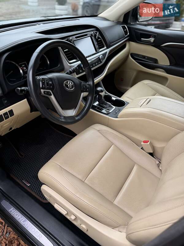 Внедорожник / Кроссовер Toyota Highlander 2015 в Львове фото 10 Внедорожник / Кроссовер Toyota Highlander 2015 в Львове