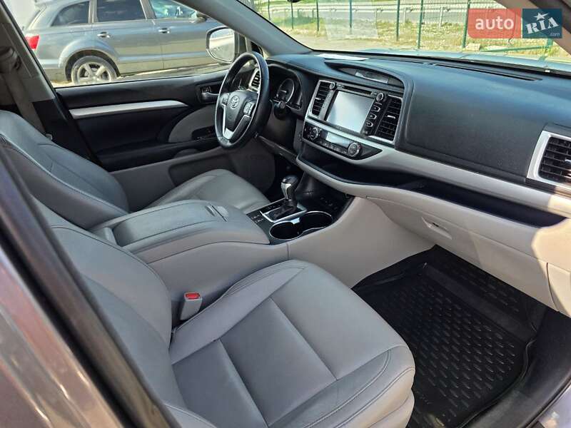 Внедорожник / Кроссовер Toyota Highlander 2015 в Тернополе фото 21 Внедорожник / Кроссовер Toyota Highlander 2015 в Тернополе
