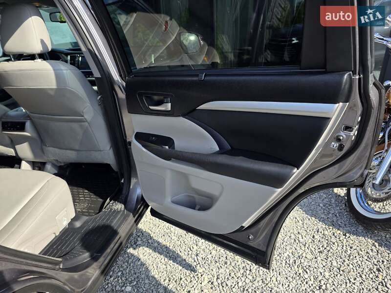 Внедорожник / Кроссовер Toyota Highlander 2015 в Тернополе фото 50 Внедорожник / Кроссовер Toyota Highlander 2015 в Тернополе