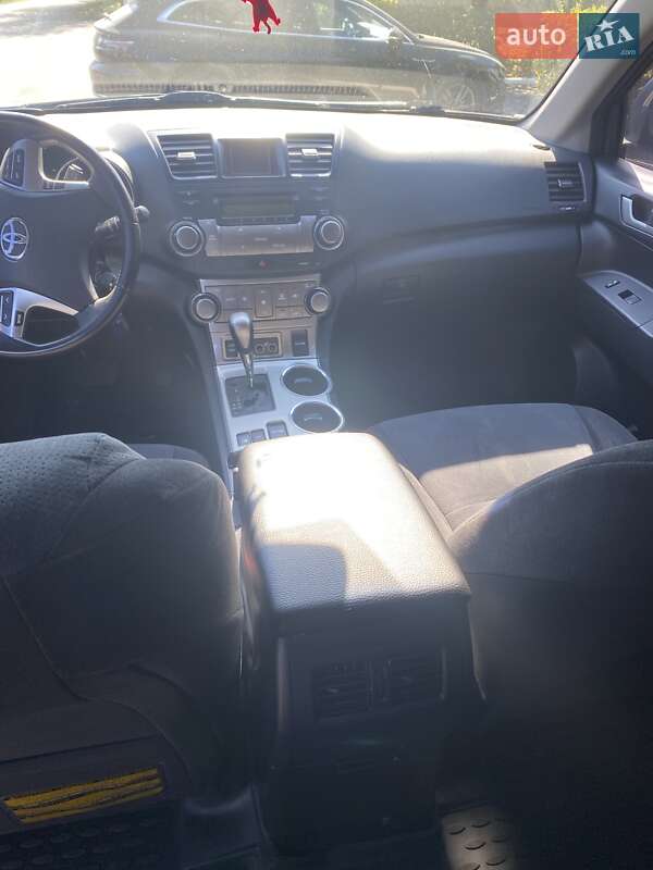 Внедорожник / Кроссовер Toyota Highlander 2013 в Житомире