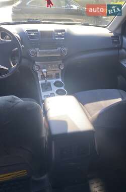 Внедорожник / Кроссовер Toyota Highlander 2013 в 