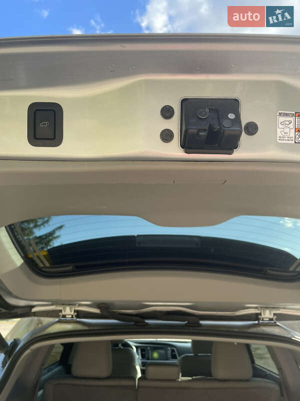 Внедорожник / Кроссовер Toyota Highlander 2017 в Чугуеве