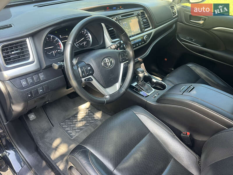 Позашляховик / Кросовер Toyota Highlander 2019 в Харкові
