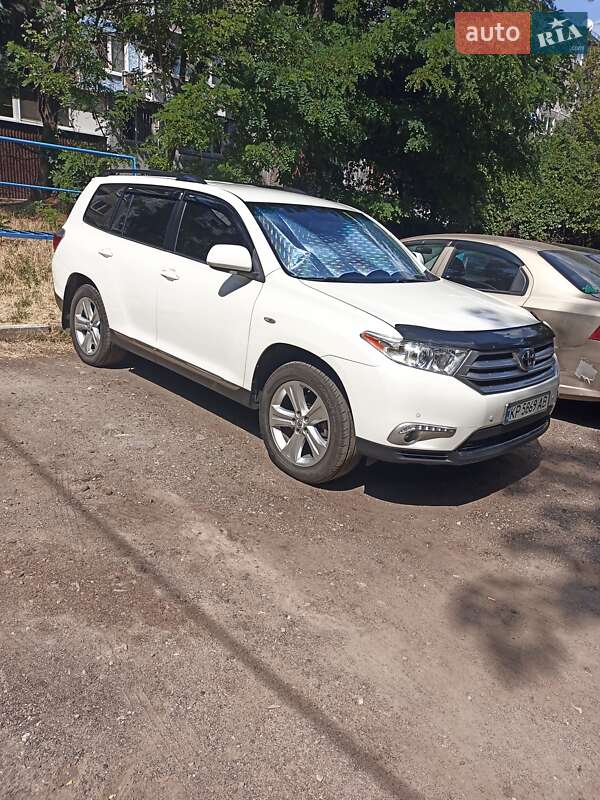 Внедорожник / Кроссовер Toyota Highlander 2011 в Запорожье