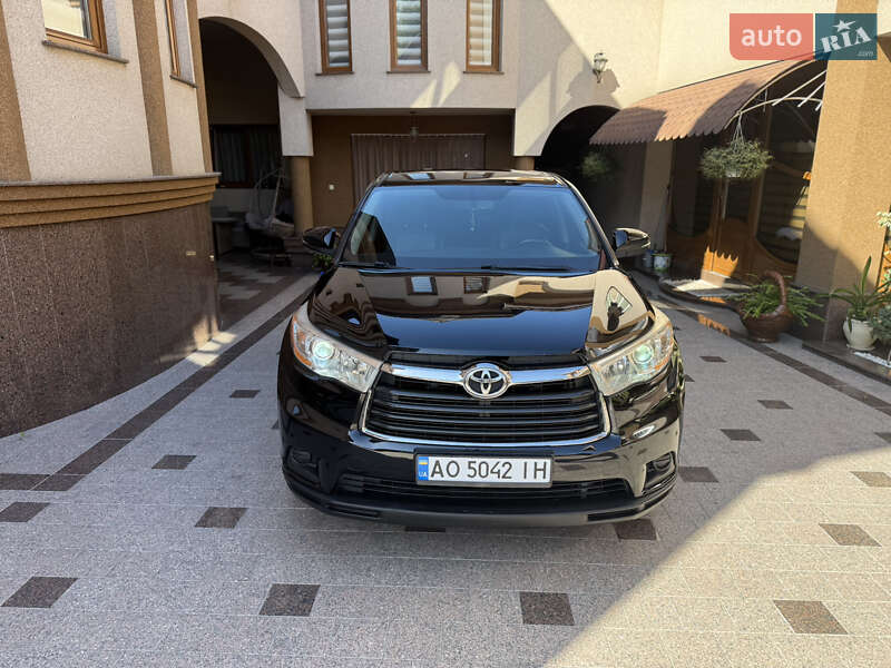 Внедорожник / Кроссовер Toyota Highlander 2014 в 