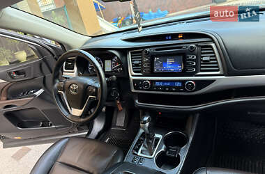 Внедорожник / Кроссовер Toyota Highlander 2014 в 