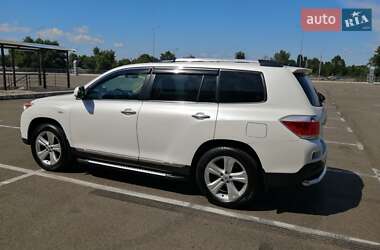 Позашляховик / Кросовер Toyota Highlander 2013 в 