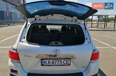 Позашляховик / Кросовер Toyota Highlander 2013 в 
