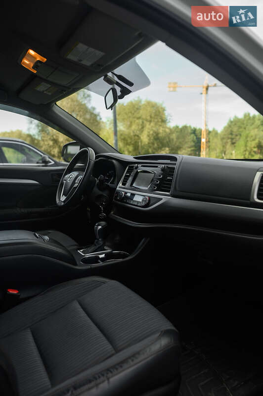 Внедорожник / Кроссовер Toyota Highlander 2015 в Новояворовске фото 18 Внедорожник / Кроссовер Toyota Highlander 2015 в Новояворовске