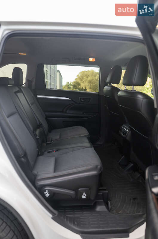 Внедорожник / Кроссовер Toyota Highlander 2015 в Новояворовске фото 19 Внедорожник / Кроссовер Toyota Highlander 2015 в Новояворовске