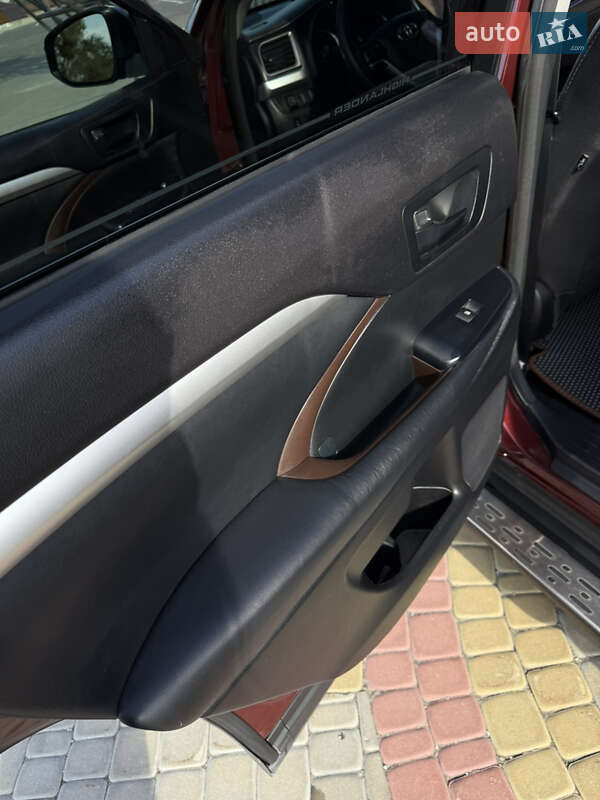 Внедорожник / Кроссовер Toyota Highlander 2015 в Харькове