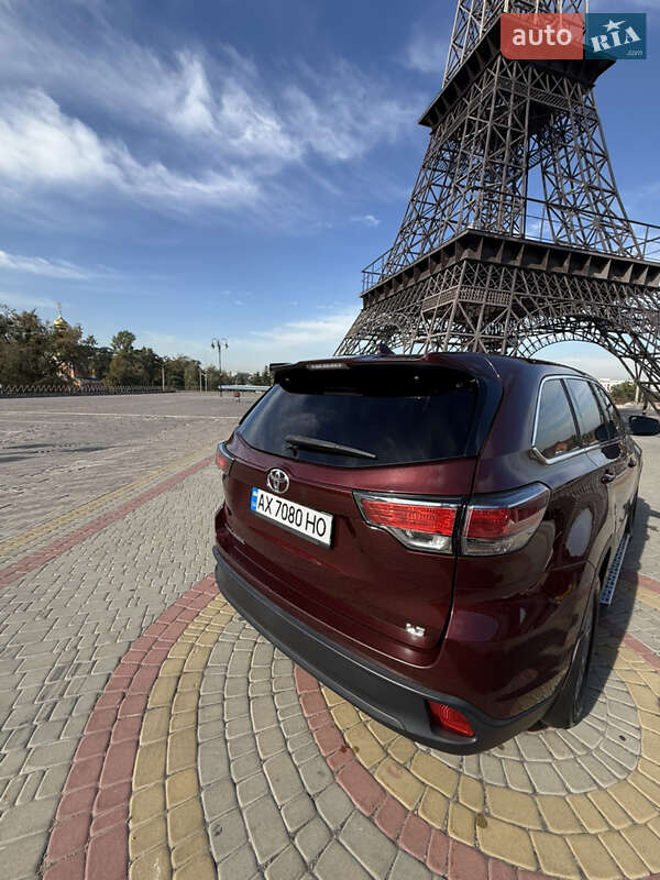 Внедорожник / Кроссовер Toyota Highlander 2015 в Харькове