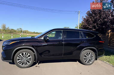 Внедорожник / Кроссовер Toyota Highlander 2021 в 