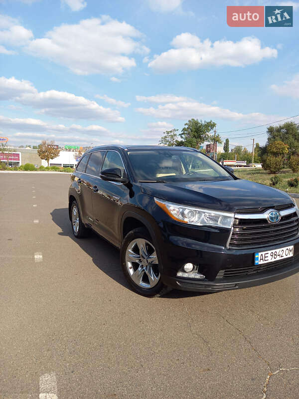 Внедорожник / Кроссовер Toyota Highlander 2014 в Кривом Роге