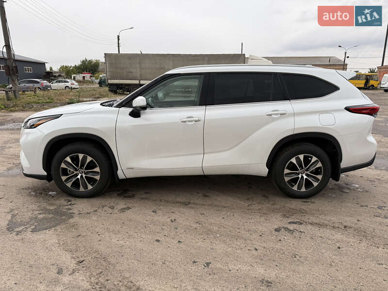 Позашляховик / Кросовер Toyota Highlander 2022 в Фастові