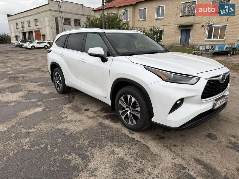 Позашляховик / Кросовер Toyota Highlander 2022 в Фастові