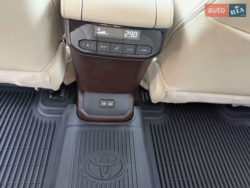 Позашляховик / Кросовер Toyota Highlander 2022 в Фастові