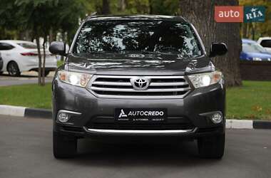 Внедорожник / Кроссовер Toyota Highlander 2012 в 