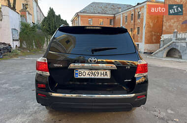 Внедорожник / Кроссовер Toyota Highlander 2013 в 