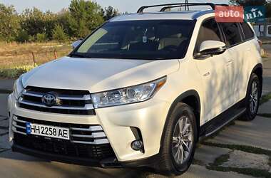 Позашляховик / Кросовер Toyota Highlander 2019 в  фото 2 Позашляховик / Кросовер Toyota Highlander 2019 в