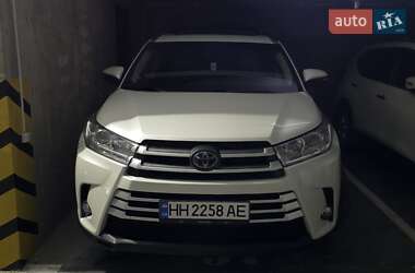 Позашляховик / Кросовер Toyota Highlander 2019 в  фото 26 Позашляховик / Кросовер Toyota Highlander 2019 в