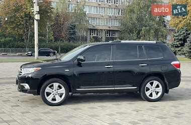 Внедорожник / Кроссовер Toyota Highlander 2013 в 