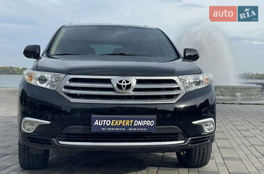 Внедорожник / Кроссовер Toyota Highlander 2013 в 