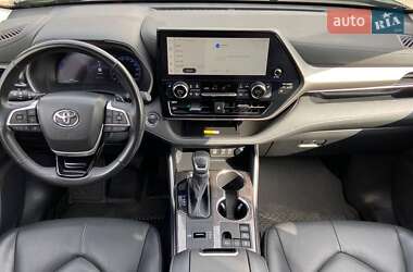 Внедорожник / Кроссовер Toyota Highlander 2022 в 
