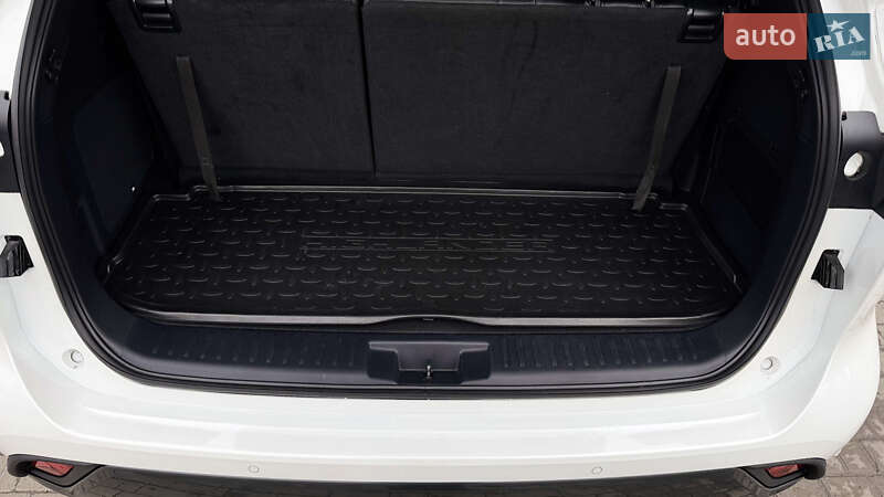 Внедорожник / Кроссовер Toyota Highlander 2020 в Черновцах