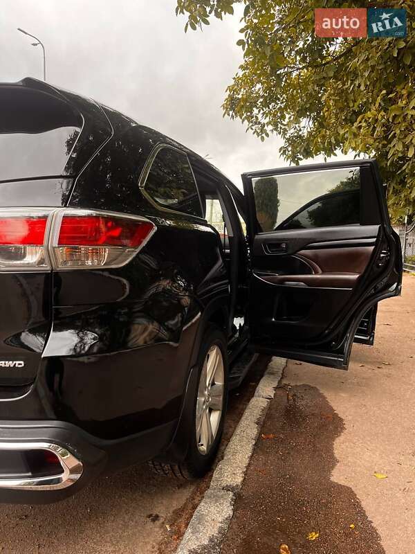 Внедорожник / Кроссовер Toyota Highlander 2015 в Житомире