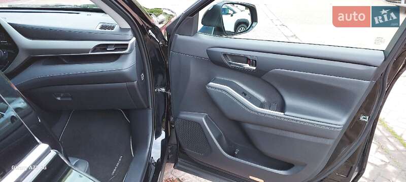 Позашляховик / Кросовер Toyota Highlander 2021 в Києві