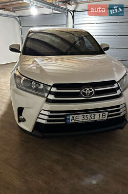 Внедорожник / Кроссовер Toyota Highlander 2017 в Кривом Роге