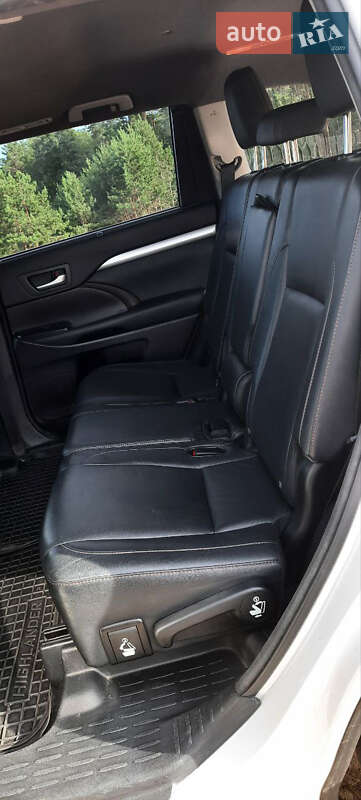 Внедорожник / Кроссовер Toyota Highlander 2014 в Киеве