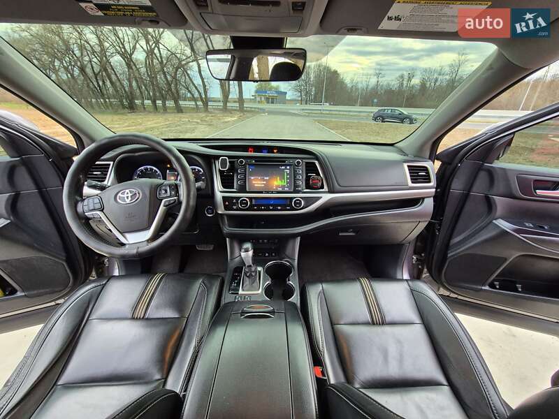 Позашляховик / Кросовер Toyota Highlander 2017 в Києві