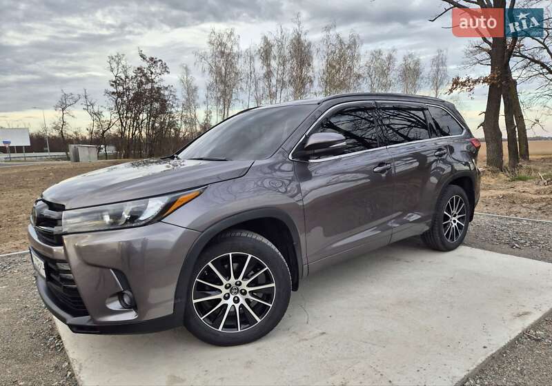 Позашляховик / Кросовер Toyota Highlander 2017 в Києві
