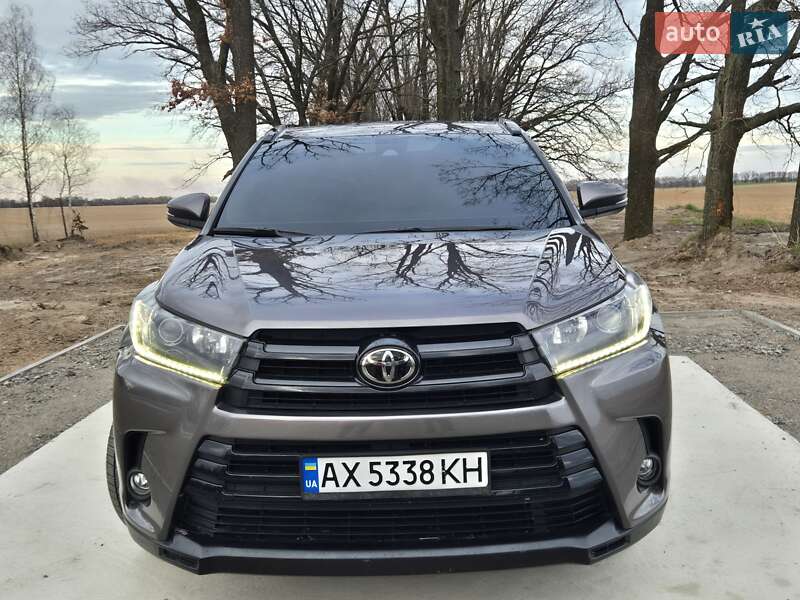 Позашляховик / Кросовер Toyota Highlander 2017 в Києві