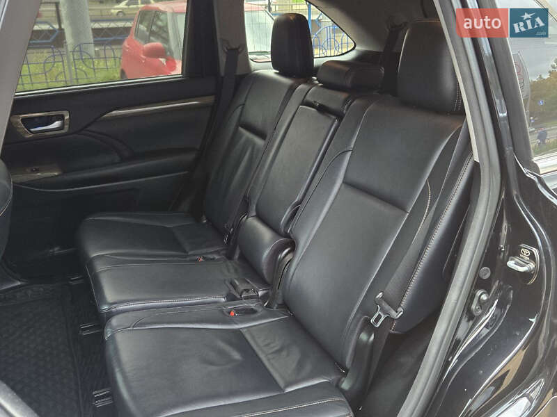 Внедорожник / Кроссовер Toyota Highlander 2017 в Киеве