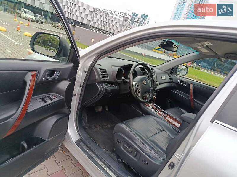 Внедорожник / Кроссовер Toyota Highlander 2011 в Одессе