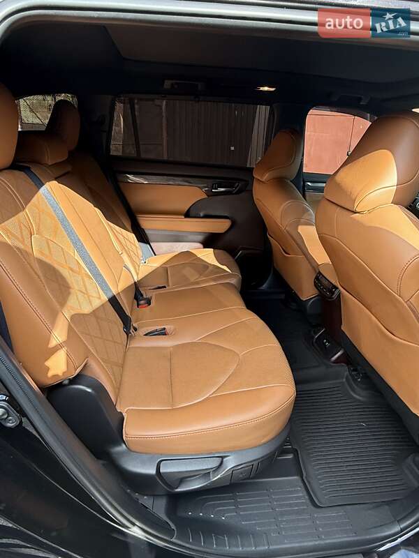 Внедорожник / Кроссовер Toyota Highlander 2020 в Киеве