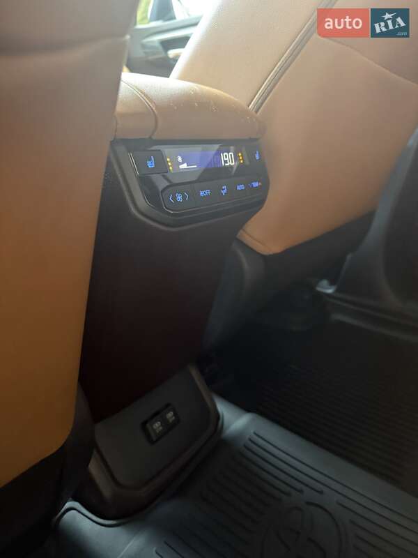 Внедорожник / Кроссовер Toyota Highlander 2020 в Киеве