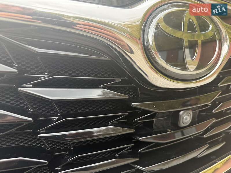 Внедорожник / Кроссовер Toyota Highlander 2020 в Киеве