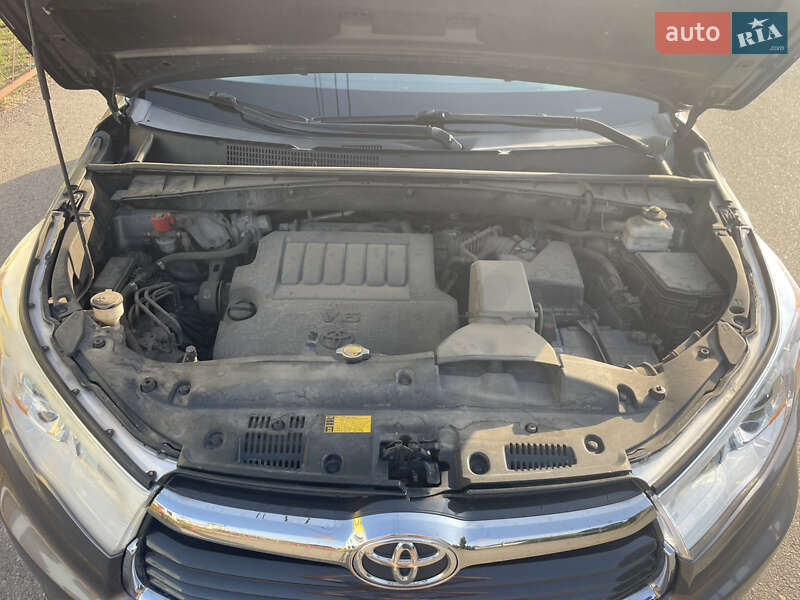 Позашляховик / Кросовер Toyota Highlander 2014 в Броварах