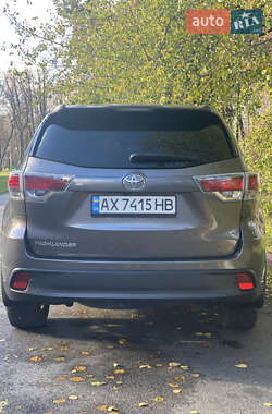 Внедорожник / Кроссовер Toyota Highlander 2016 в 