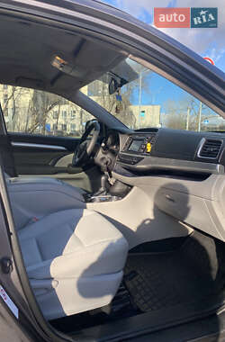 Внедорожник / Кроссовер Toyota Highlander 2016 в 