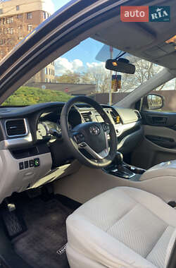 Внедорожник / Кроссовер Toyota Highlander 2016 в 