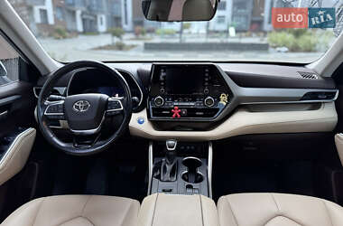 Внедорожник / Кроссовер Toyota Highlander 2020 в 